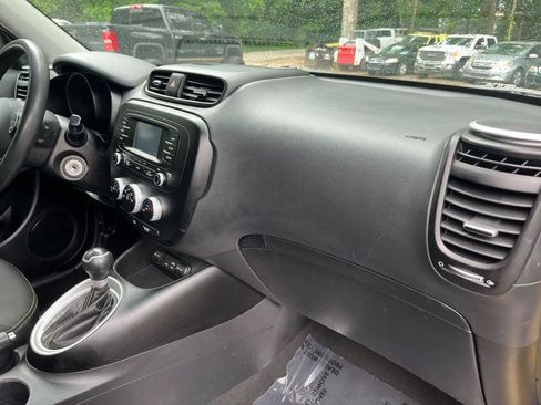 Used 2016 Kia Soul + FWD image 34