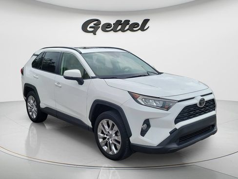 Used 2019 Toyota RAV4 XLE Premium FWD image 3