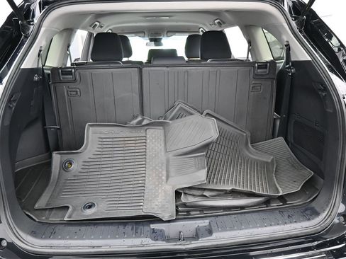 Used 2023 Toyota Highlander L image 32