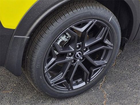 New 2025 Nissan Kicks SR image 5