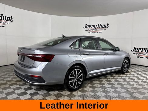 Used 2025 Volkswagen Jetta SE w/ Sunroof Package FWD image 5
