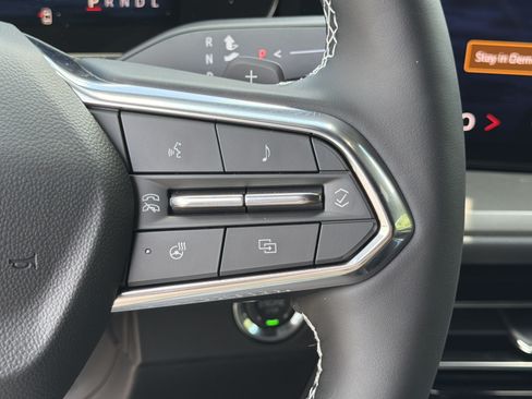 New 2026 Chevrolet Traverse LT w/ Driver Confidence Package FWD image 27