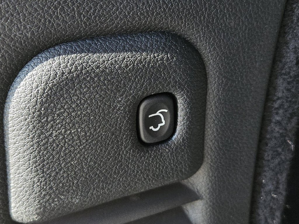 Used 2022 Dodge Durango R/T w/ Blacktop Package RWD image 42