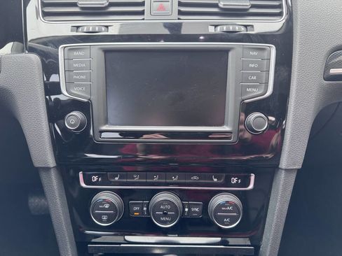 Used 2017 Volkswagen Golf S FWD image 22