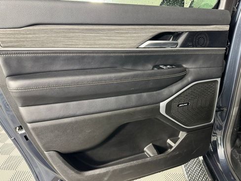 Used 2024 Jeep Wagoneer L Series II w/ Flexible Seating Group image 23