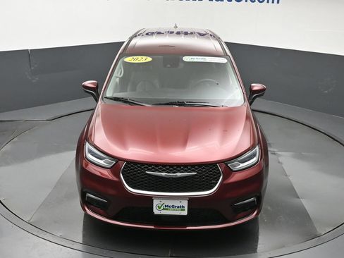 Used 2023 Chrysler Pacifica Touring-L w/ Uconnect Theater Family Group AWD/4WD image 27