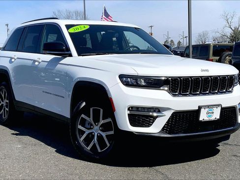 Used 2024 Jeep Grand Cherokee Limited AWD/4WD image 2