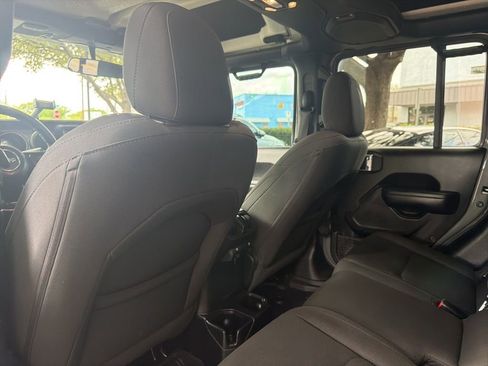 Used 2021 Jeep Gladiator Willys image 19