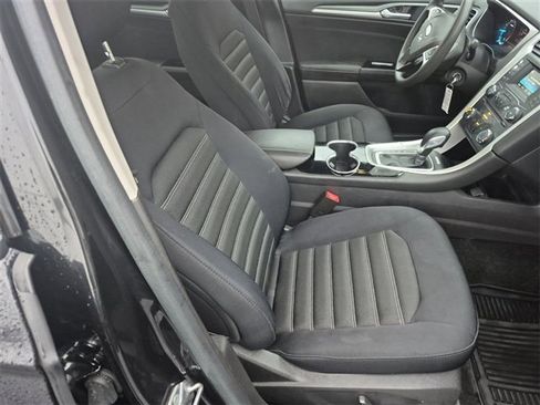 Used 2015 Ford Fusion SE image 24
