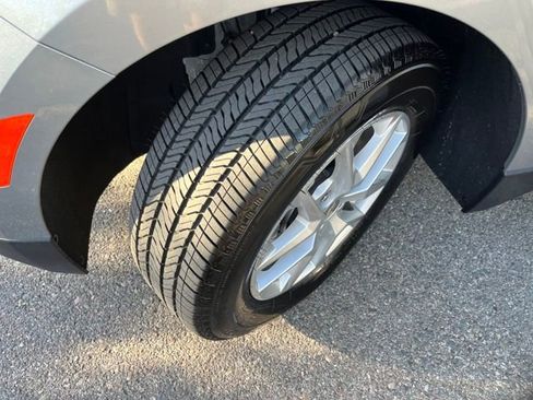 Used 2024 Chevrolet Equinox LT image 27