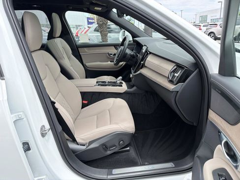 Used 2026 Volvo XC90 B6 Plus w/ Protection Package Premier AWD/4WD image 26