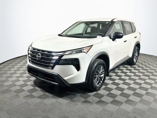 Used 2025 Nissan Rogue S FWD image 4