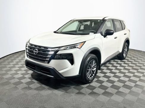 Used 2025 Nissan Rogue S FWD image 4