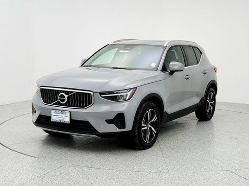 Certified 2025 Volvo XC40 B5 Core image 1