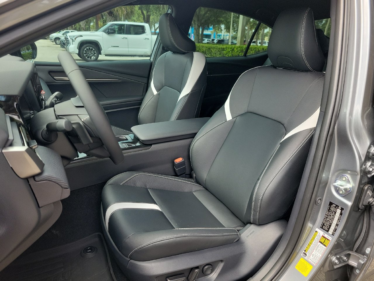 Used 2026 Toyota Camry SE FWD image 17