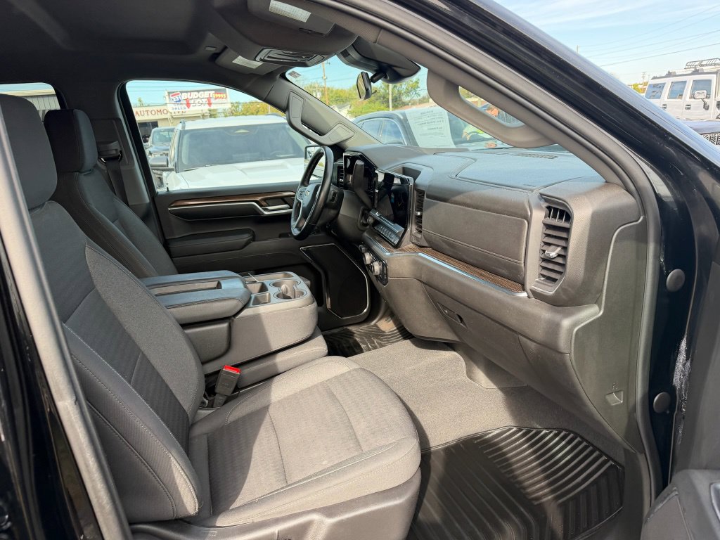 Used 2023 Chevrolet Silverado 1500 LT w/ Z71 Off-Road Package AWD/4WD image 16