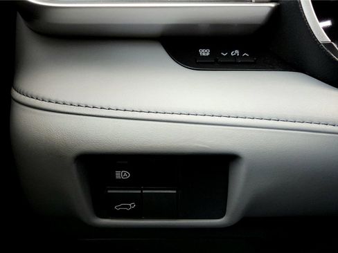 Certified 2020 Toyota Highlander XLE image 46