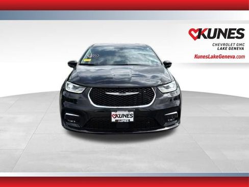 Used 2024 Chrysler Pacifica Touring-L FWD image 11