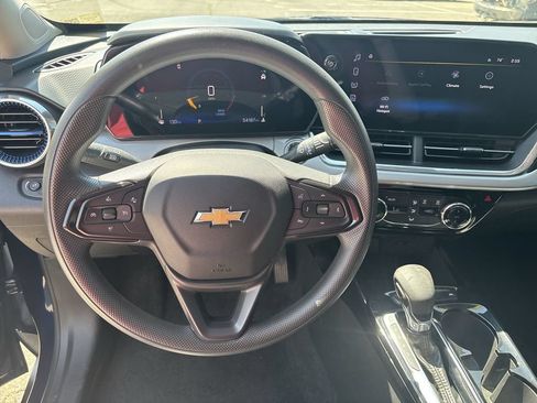 Certified 2024 Chevrolet Trax LT FWD image 15