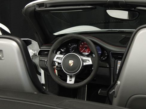 Certified 2016 Porsche 911 Carrera GTS RWD image 10