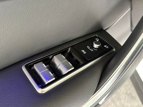 Used 2024 Jaguar F-PACE R-Dynamic S image 12