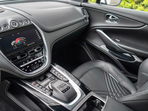 Used 2021 Aston Martin DBX image 10