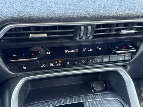 Used 2024 MAZDA CX-90 3.3 Turbo w/ Preferred Plus AWD/4WD image 17