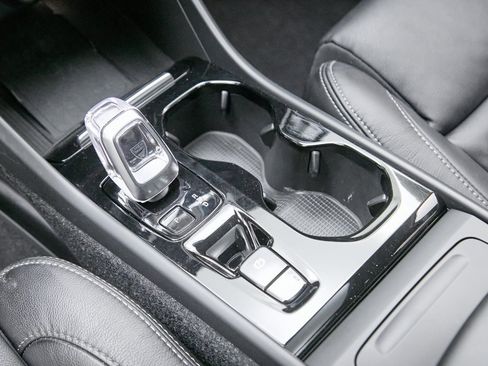 Used 2023 Volvo XC40 B5 Ultimate w/ Protection Package Premier image 17