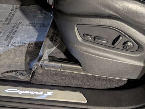 Certified 2025 Porsche Cayenne S image 17