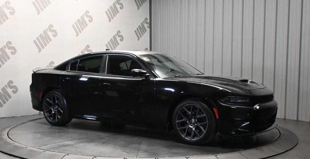 Used 2018 Dodge Charger R/T RWD image 3