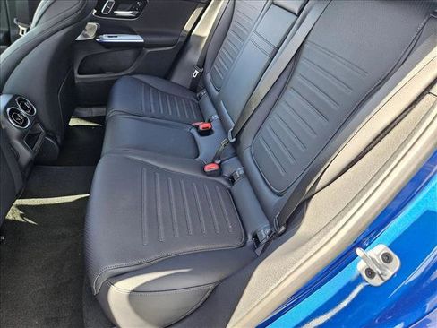 Used 2025 Mercedes-Benz GLC 300 image 15