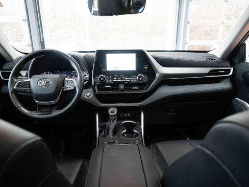 Used 2023 Toyota Highlander XLE image 20