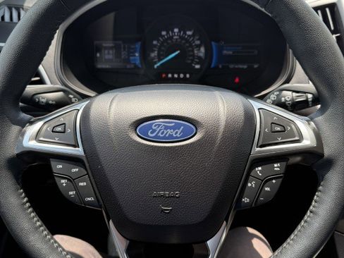 Used 2024 Ford Edge SEL image 6