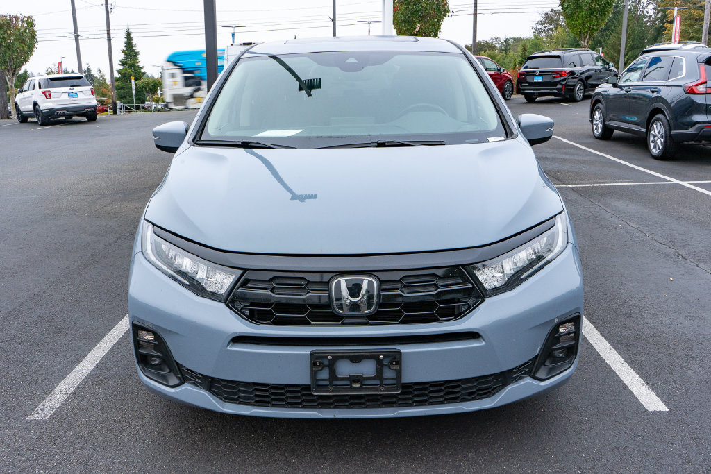 Used 2025 Honda Odyssey Touring image 2