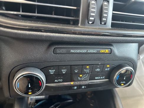 Used 2025 Ford Escape ST-Line image 17