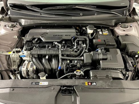 Used 2025 Hyundai Elantra SE image 28
