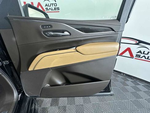 Used 2022 Cadillac Escalade ESV Premium Luxury image 16