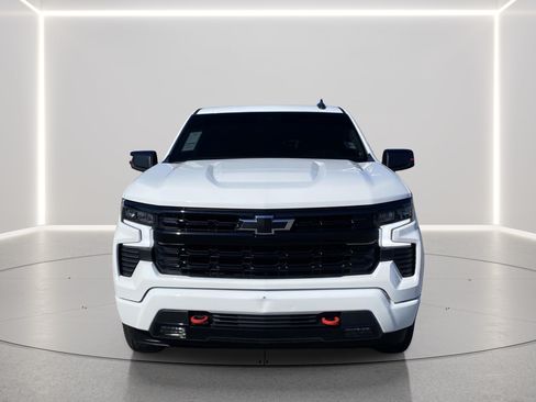 Used 2024 Chevrolet Silverado 1500 RST w/ Redline Edition AWD/4WD image 2