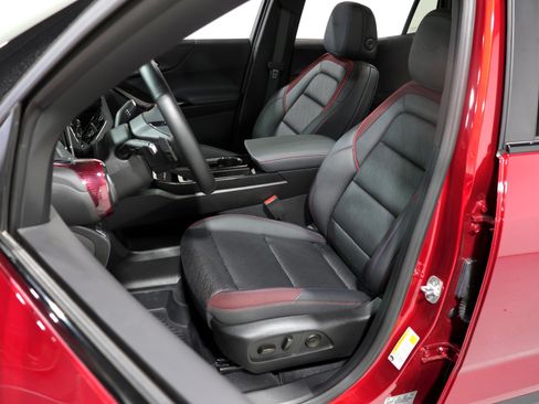 Used 2026 Chevrolet Equinox RS w/ Convenience Package III FWD image 9