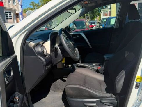 Used 2014 Toyota RAV4 XLE AWD/4WD image 18