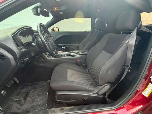 Used 2019 Dodge Challenger SXT RWD image 11