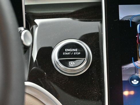 Used 2024 Mercedes-Benz GLC 300 4MATIC image 24