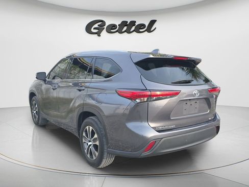 Used 2022 Toyota Highlander XLE FWD image 9