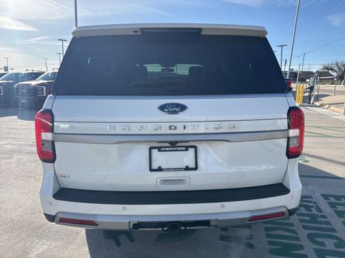 Used 2024 Ford Expedition XLT image 4