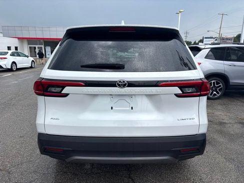Used 2024 Toyota Grand Highlander AWD image 4