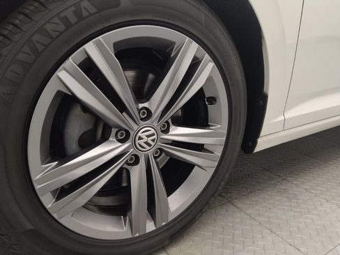 Used 2020 Volkswagen Jetta R-Line w/ R-Line Cold Weather Package FWD image 31