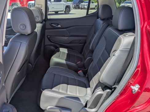 Used 2022 GMC Acadia Denali w/ Denali Ultimate Package FWD image 14