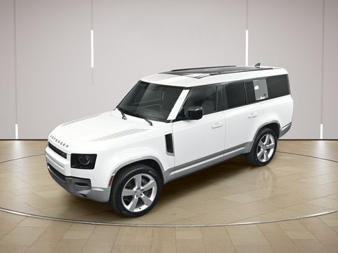 Used 2023 Land Rover Defender 130 First Edition AWD/4WD image 31