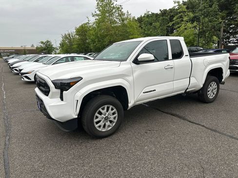 Used 2025 Toyota Tacoma SR5 RWD image 2