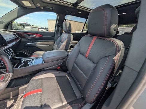 Used 2024 Chevrolet Traverse RS w/ LPO, Floor Liner Package AWD/4WD image 8